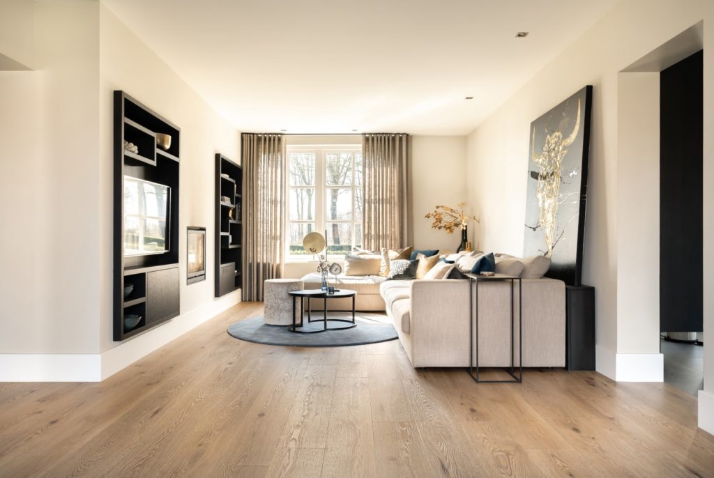 een sfeervol interieur in een hotel chique stijl zonder dat het kil aanvoelt